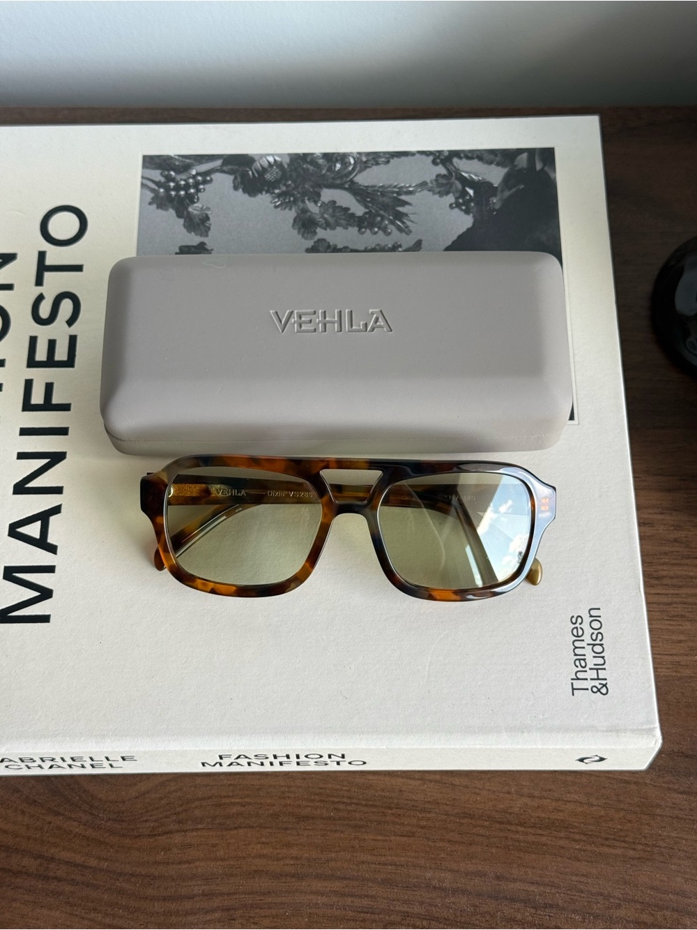 VEHLA Tortoiseshell Frame Sunglasses with Green Lenses
